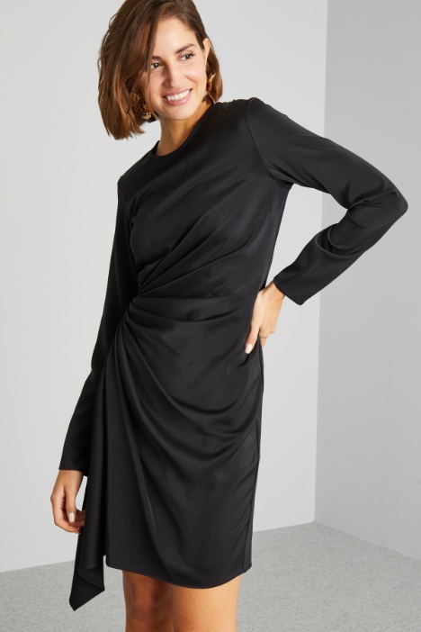 Abito con drappeggio