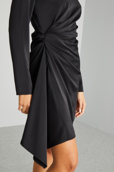 Abito con drappeggio