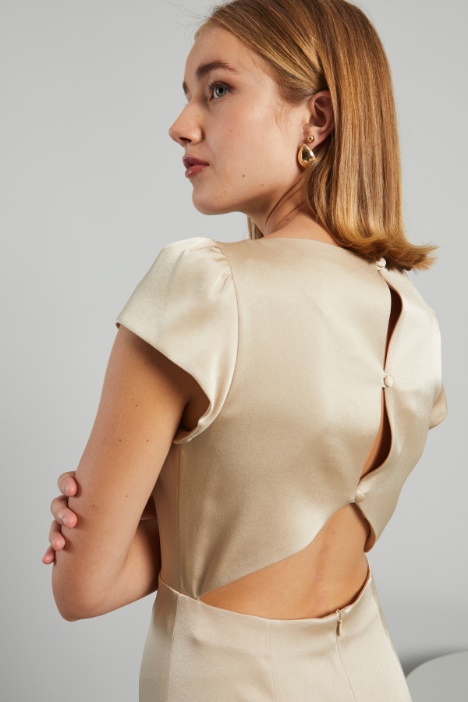 Abito con cut out