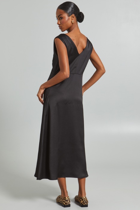 Vestido acampanado de satén