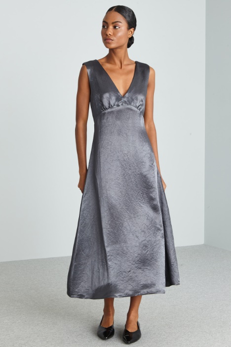 Vestido acampanado de satén