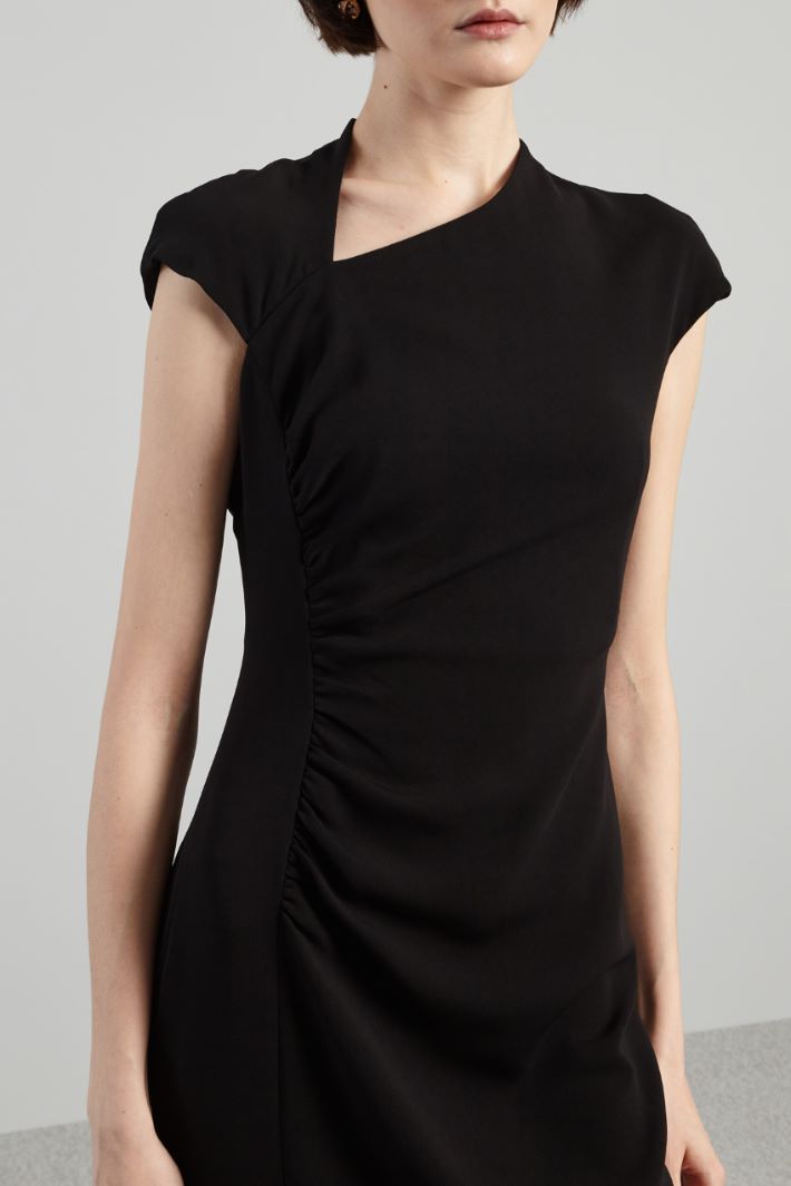 Sheath dress with asymmetrical neck Intrend - 4