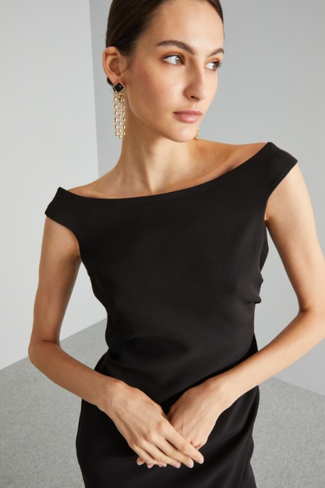 Tubino con scollo a barchetta