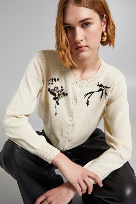 Cardigan con ricamo