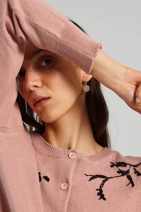 Cardigan con ricamo