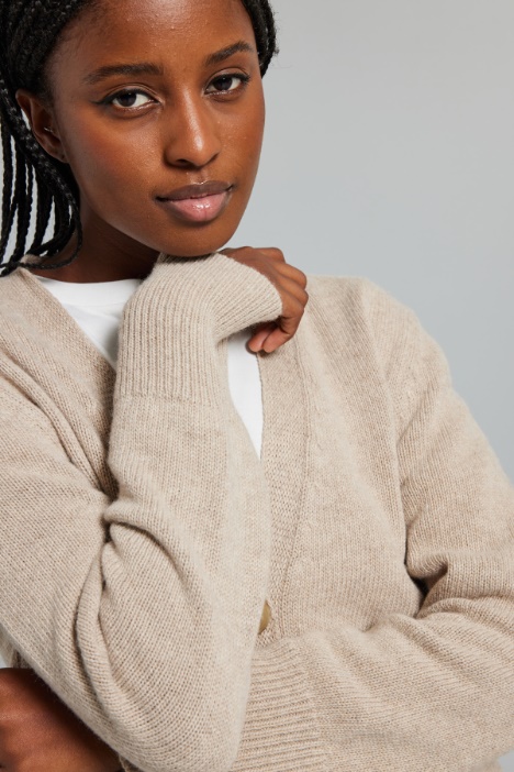 Cardigan con taschini