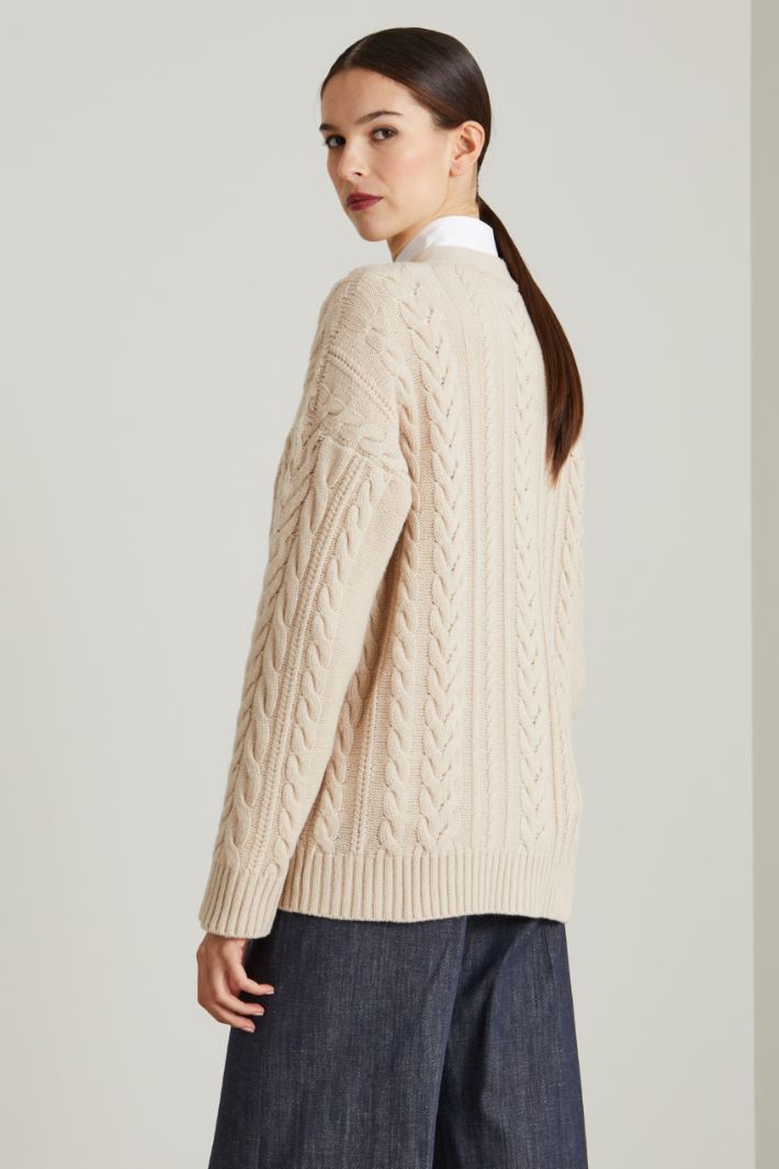 Cardigan over a trecce - ECRU - Intrend - 4