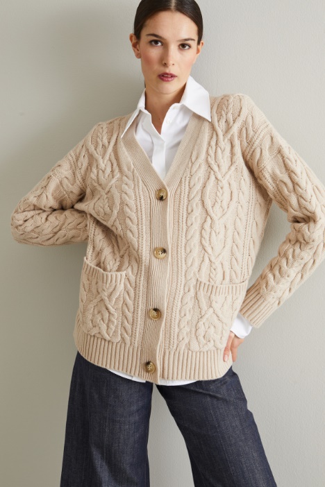 Cardigan over a trecce - Intrend