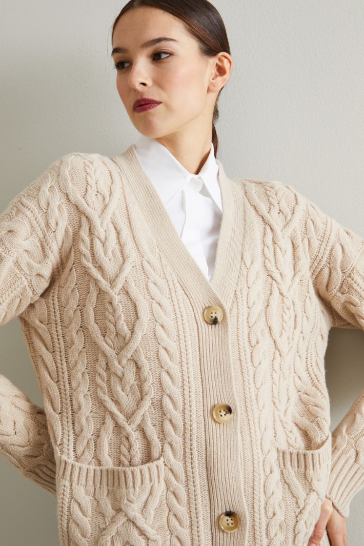 Cardigan over a trecce - ECRU - Intrend - 3