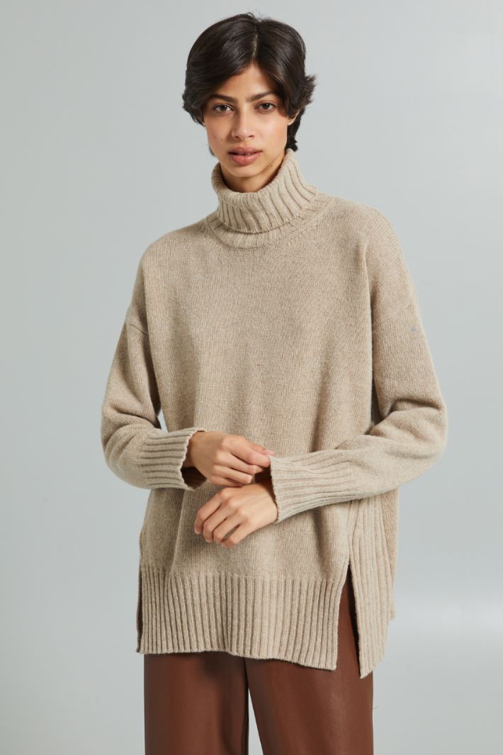 High neck sweater with slits Intrend - 3