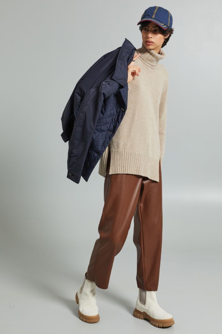 High neck sweater with slits Intrend