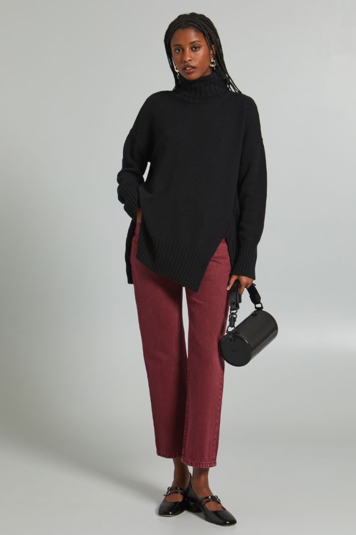 High neck sweater with slits Intrend