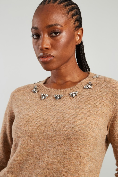 Maglia con strass e perline