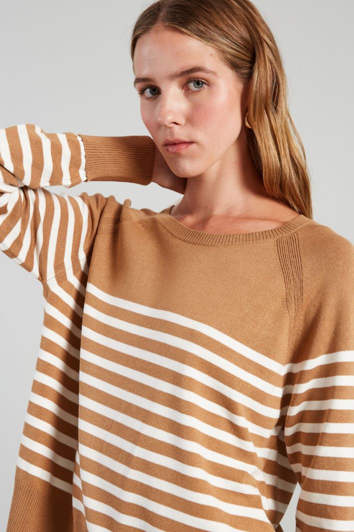 Sweater with turned-up sleeves Intrend - 4