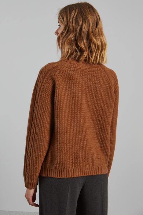 Maglia con motivo a rilievo