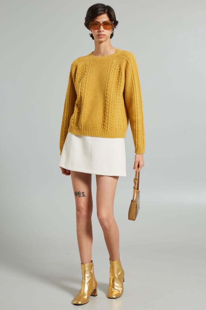 Multi-knit pattern sweater Intrend