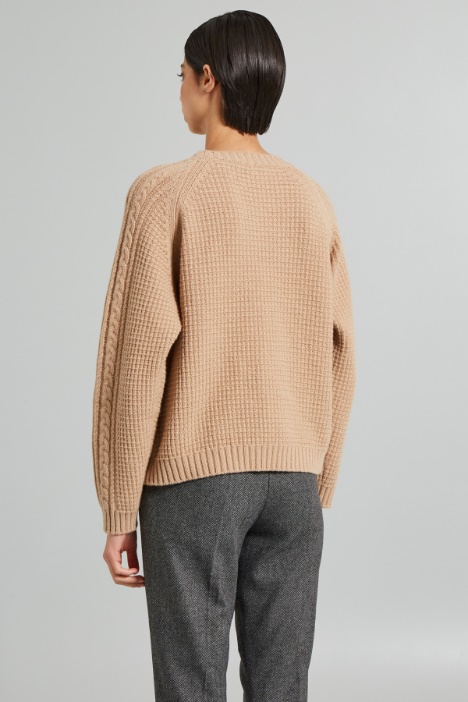 Maglia con motivo a rilievo