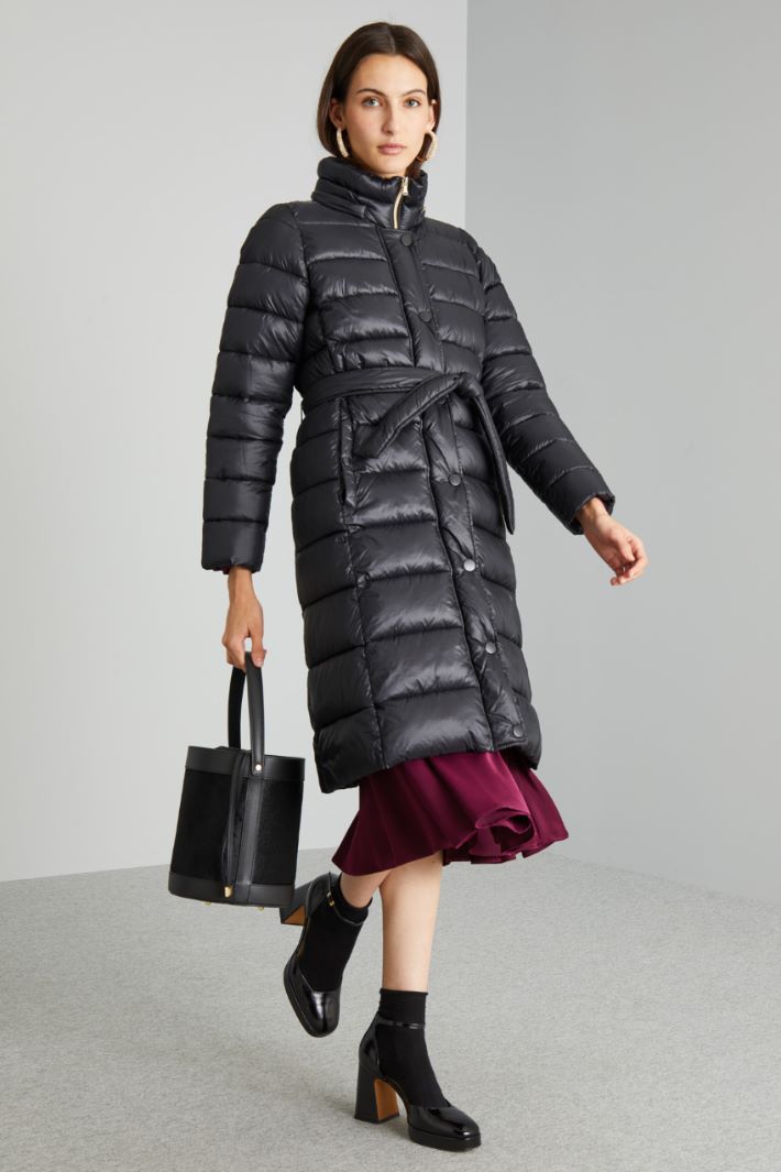 Long padded coat with belt Intrend