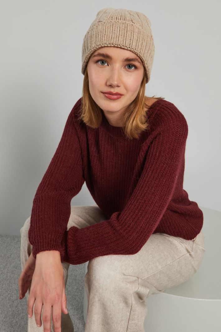 Cable-knit beanie hat Intrend