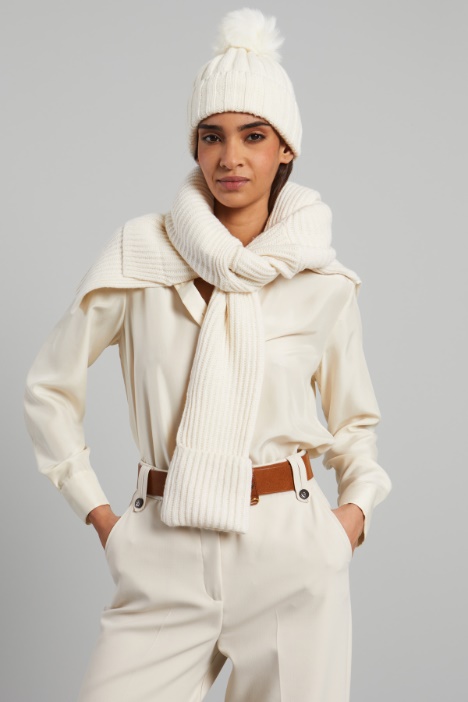 Cuffia a coste con pon pon