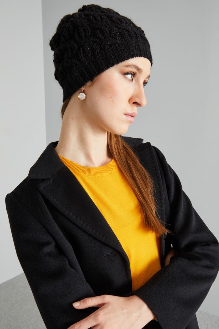 Cable-knit beanie hat Intrend