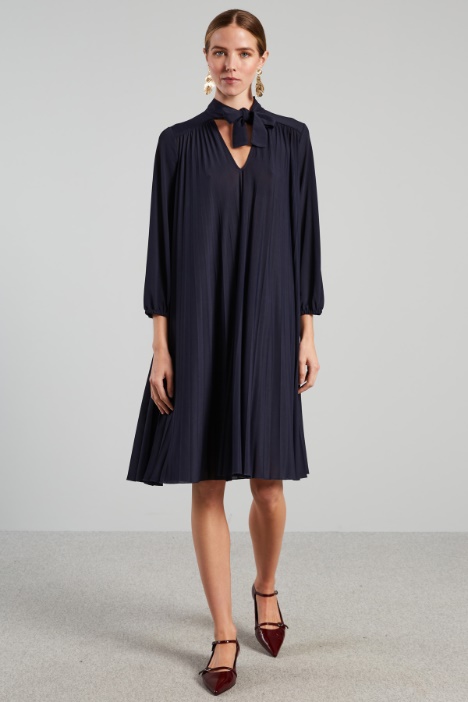 Abito plissettato con cintura