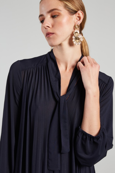 Abito plissettato con cintura