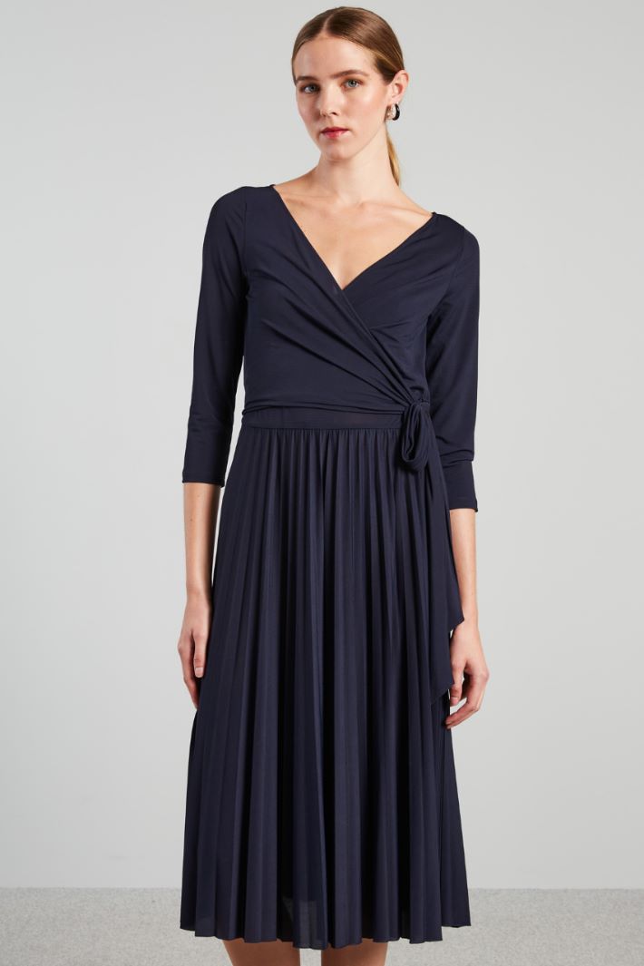 Crossed V-neck dress Intrend - 3