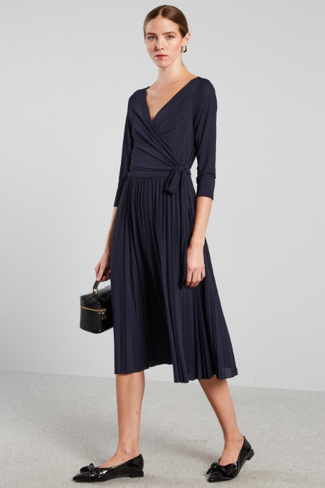 Crossed V-neck dress Intrend