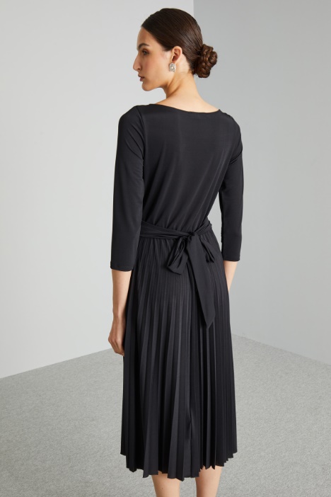 Vestido con escote cruzado