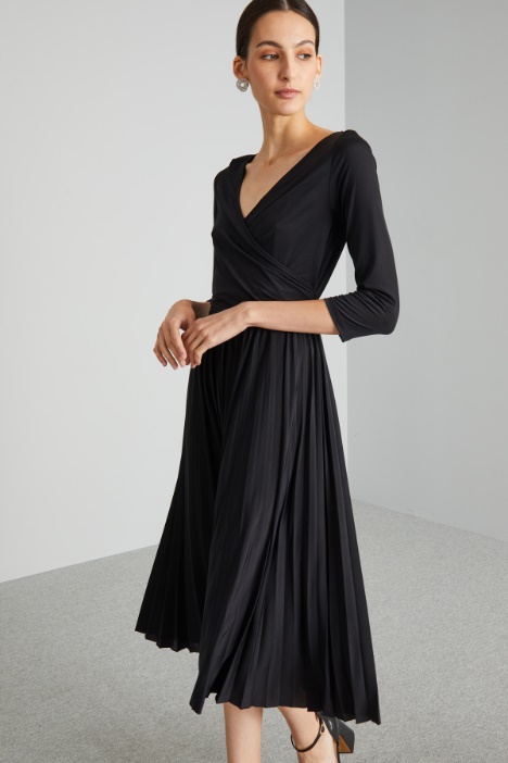 Vestido con escote cruzado