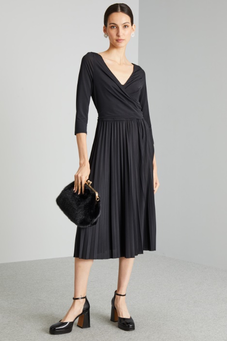 Crossed V-neck dress Intrend