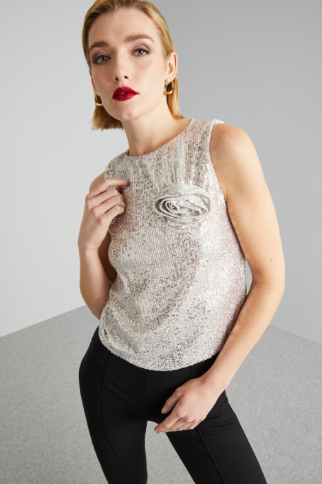 Sequinned top with brooch Intrend