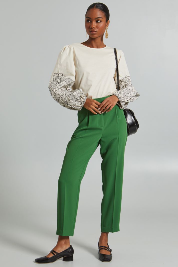 Top with embroidered sleeves Intrend