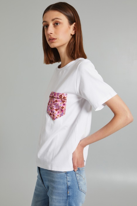 T-shirt with pocket Intrend