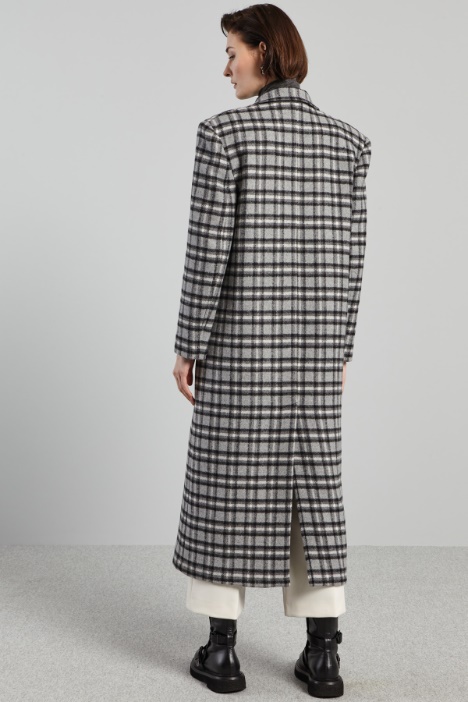 Cappotto con spalline imbottite