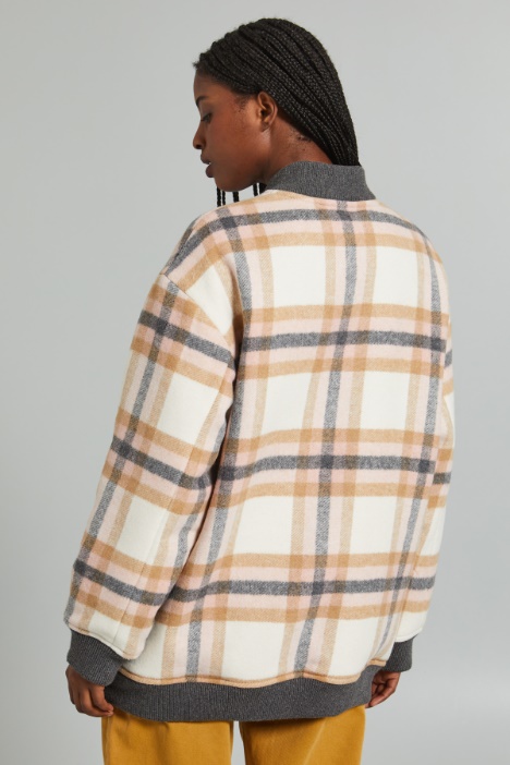 Giaccone con tasche oblique