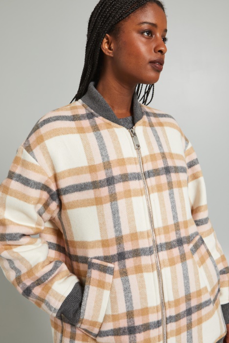 Giaccone con tasche oblique