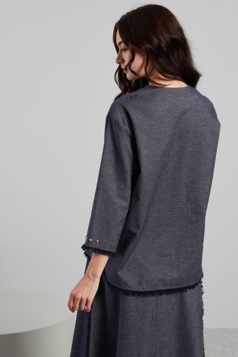 Blusón con tachuelas