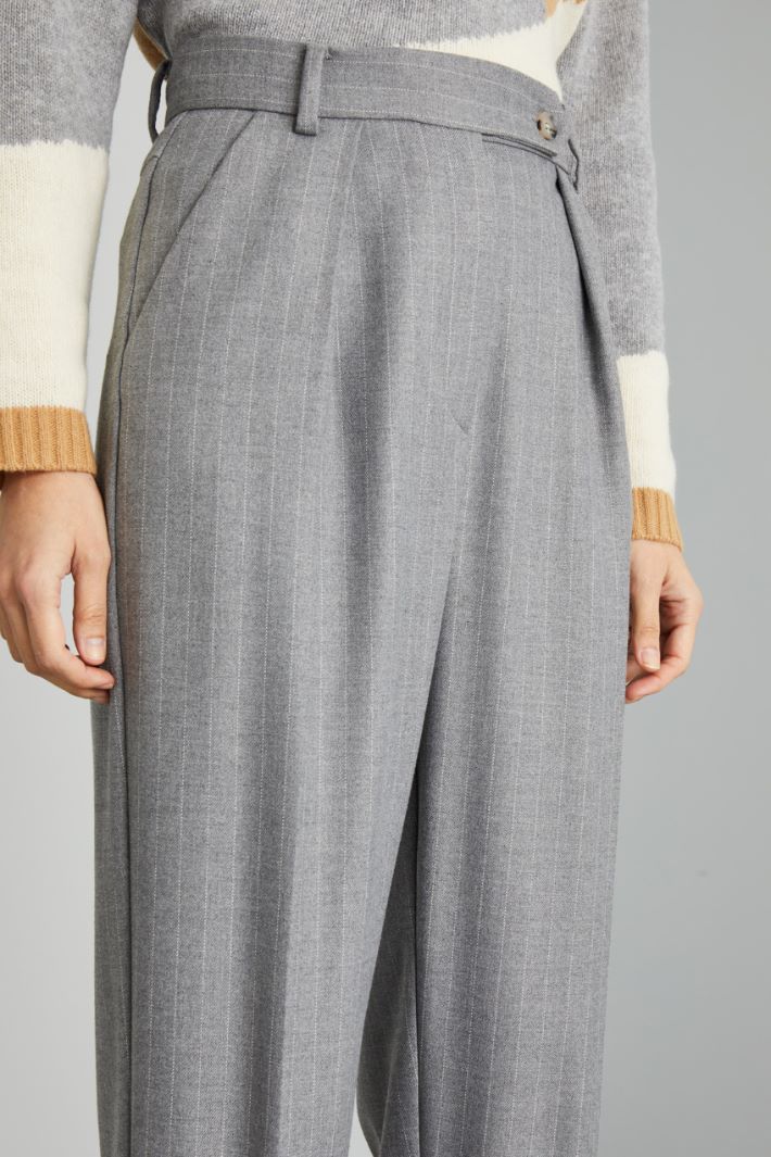 Carrot-fit pinstriped trousers Intrend - 4