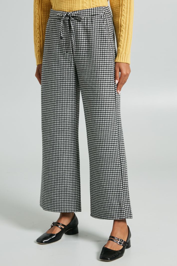 Trousers in textured fabric Intrend - 2