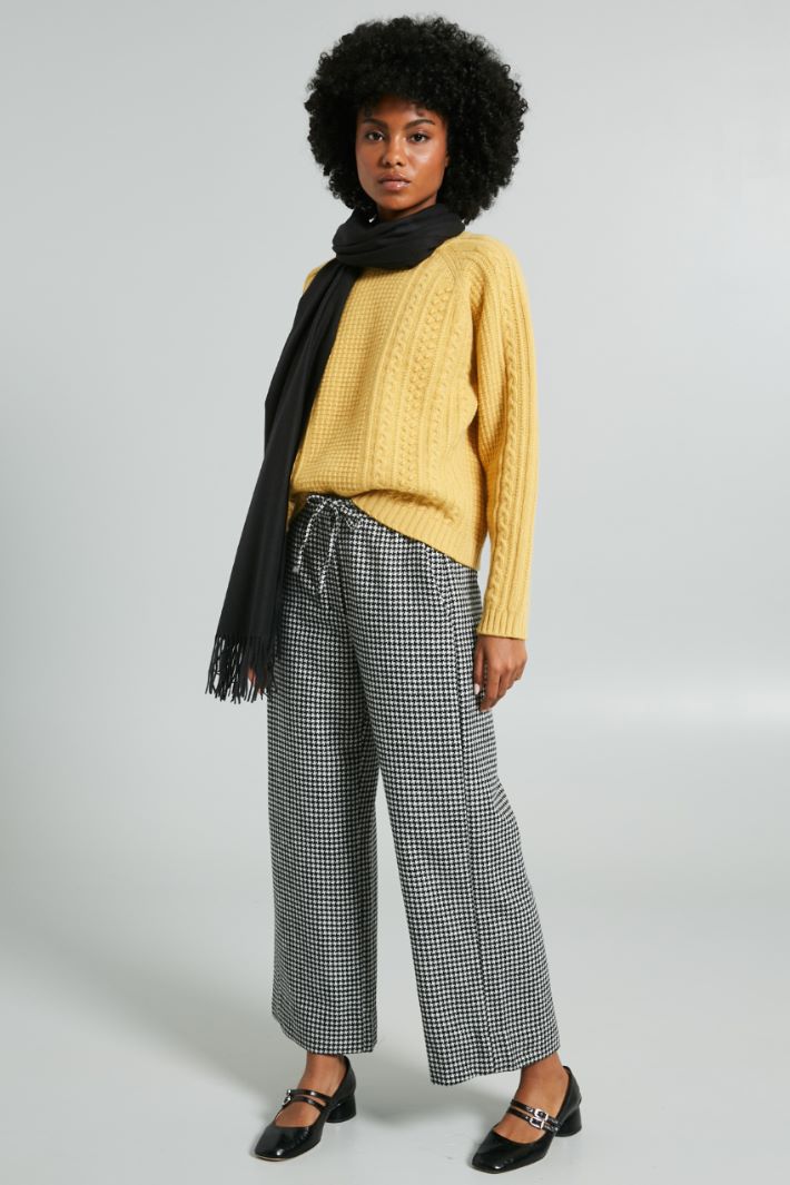 Trousers in textured fabric Intrend