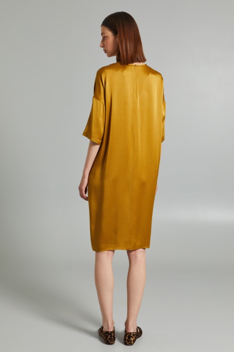 Abito a sacchetto in raso