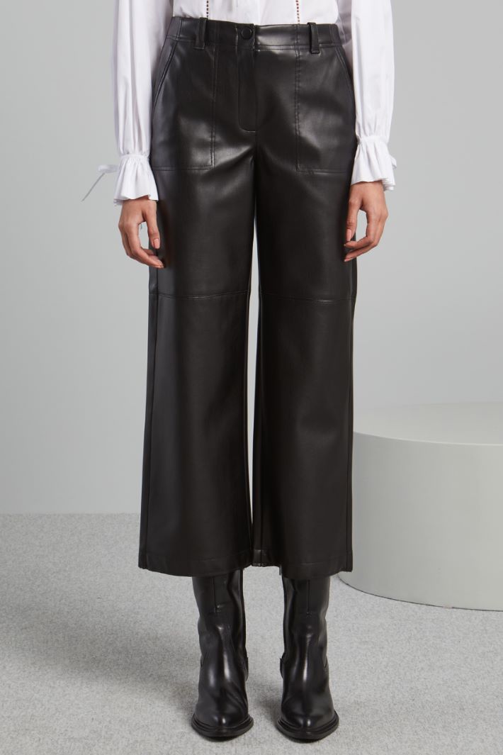 Cropped faux leather trousers Intrend - 3