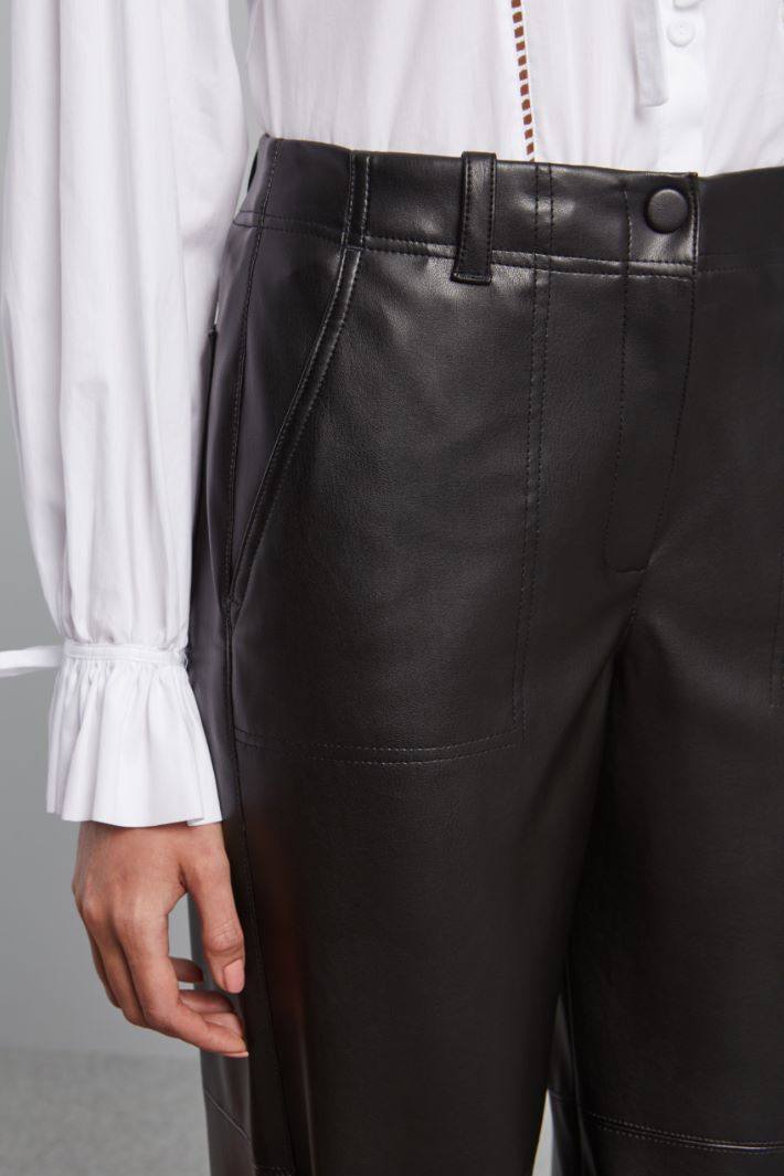 Cropped faux leather trousers Intrend - 4