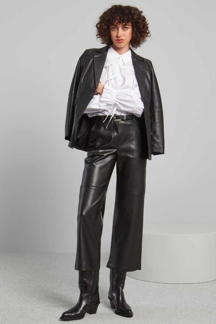 Cropped faux leather trousers Intrend