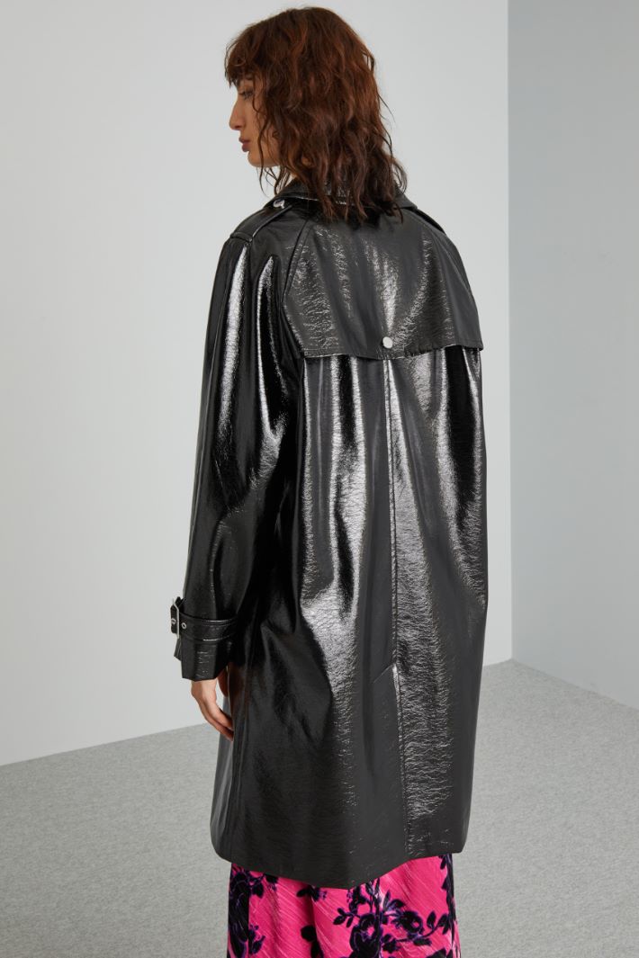 Trench coat in glossy patent leather Intrend - 2