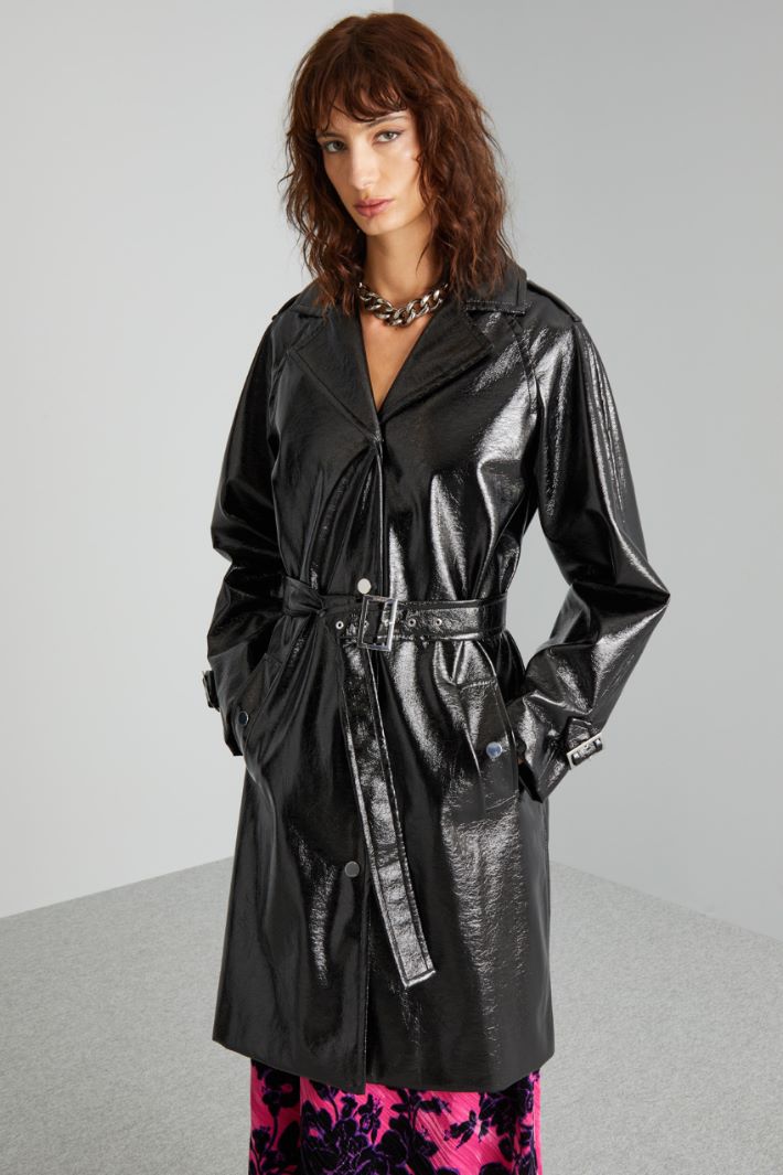 Trench coat in glossy patent leather Intrend - 3