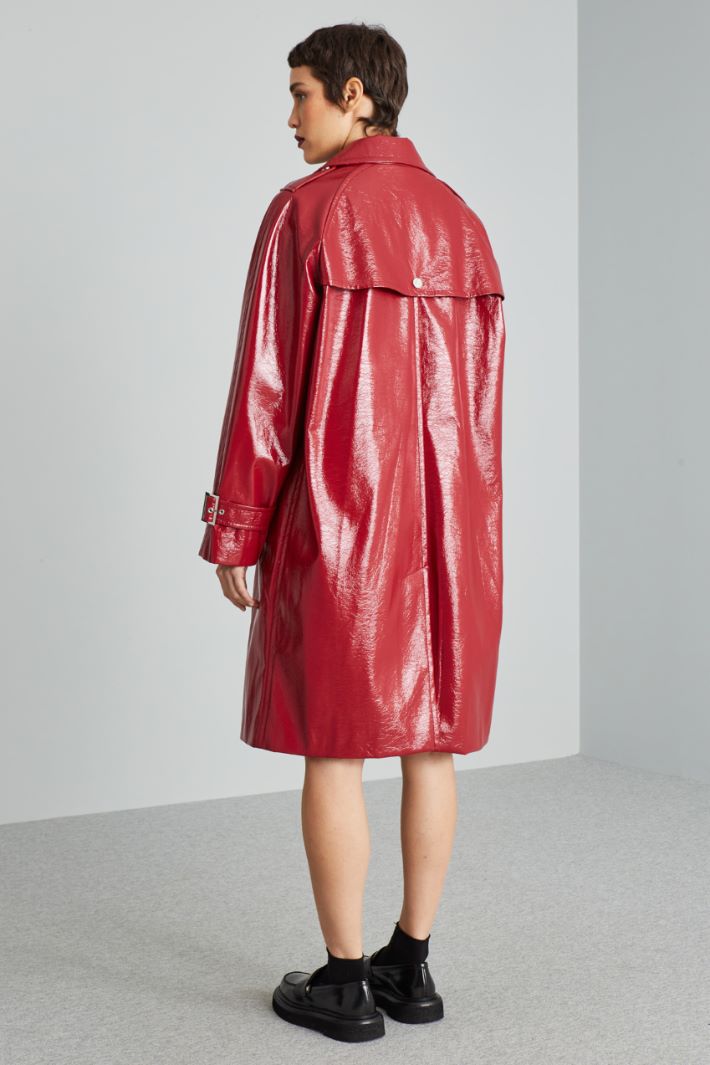 Trench coat in glossy patent leather Intrend - 2