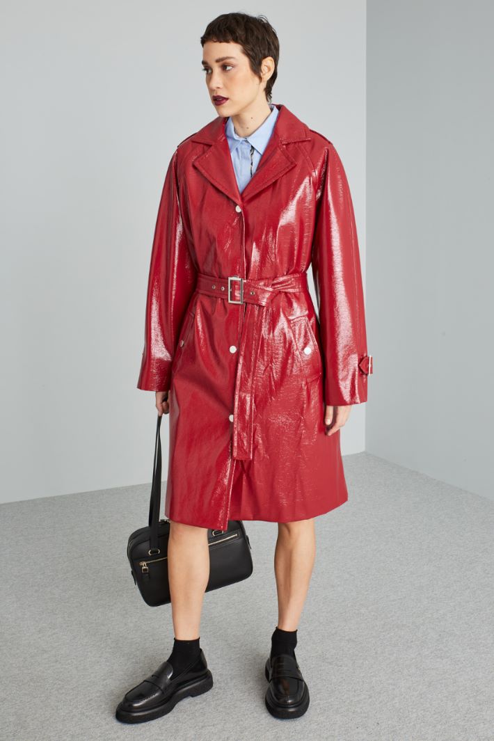 Trench coat in glossy patent leather Intrend - 3